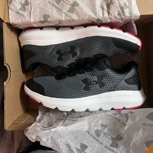 Brad new mens under armor sneakers